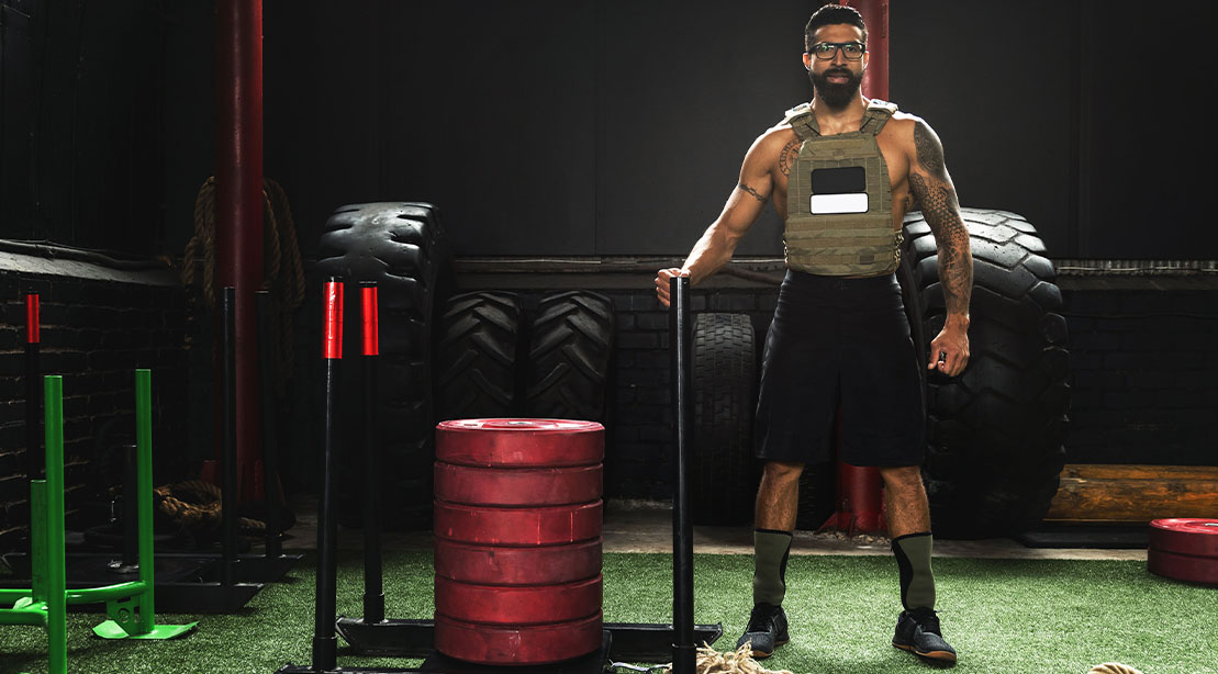 5 Weighted Vest Workouts to Build Strength, Burn Fat & Boost Cardio